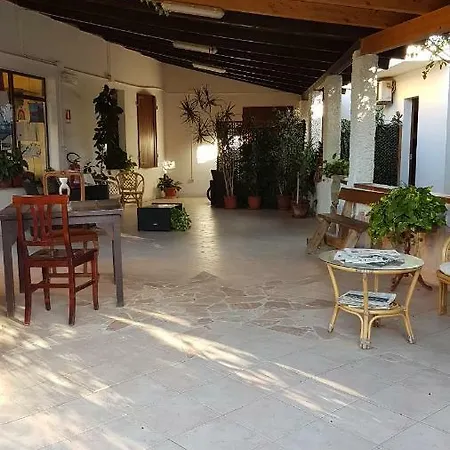 Hotel Viale Di Bess